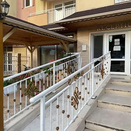 Sea Dreams Complex, Sunny Apartment